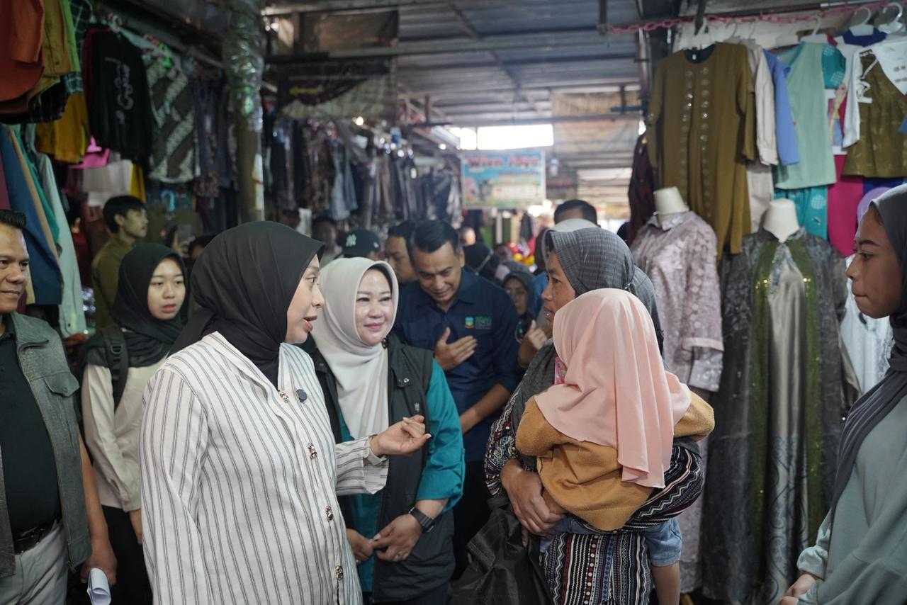 Tindak Lanjuti Keluhan Warga di Media Sosial, Wabup Garut Kunjungi Pasar Andir Terkait Stok Gas